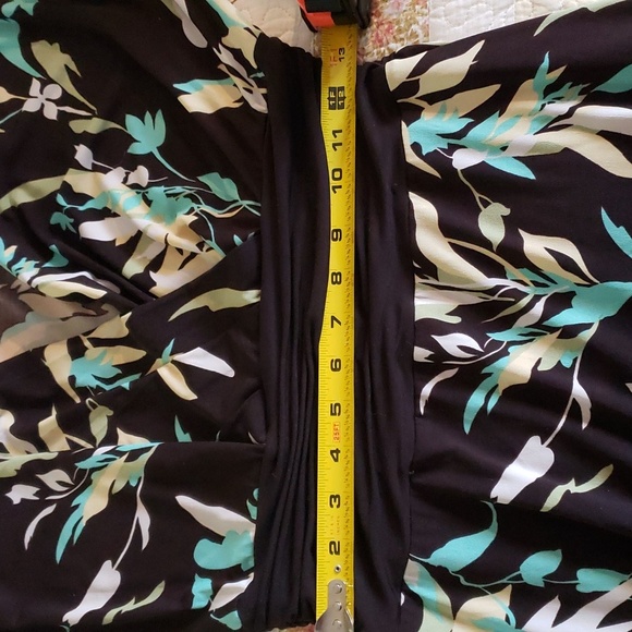 Lovely 'Studio I' Dress. Size 12 - Picture 2 of 6